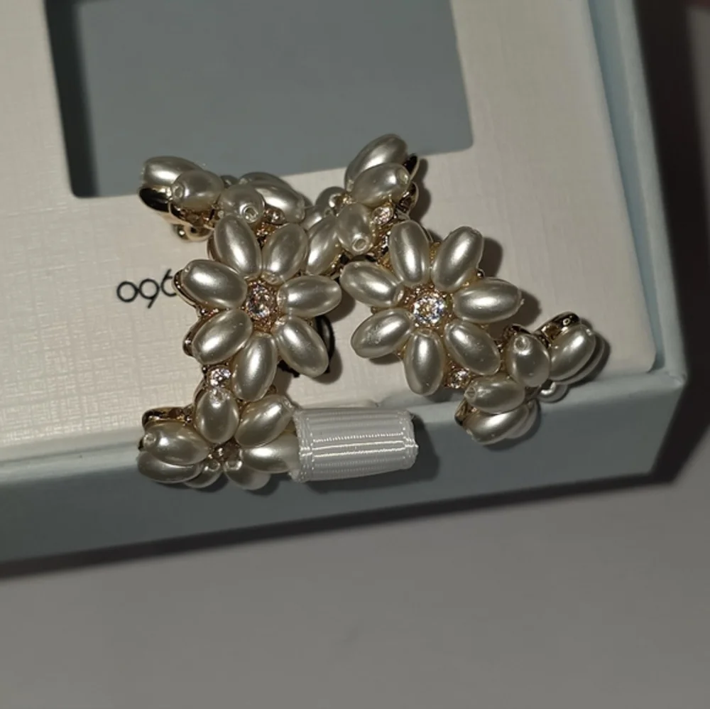 House of Harlow 1960 Gold and Pearl Flower‎ Hoop Earrings New
